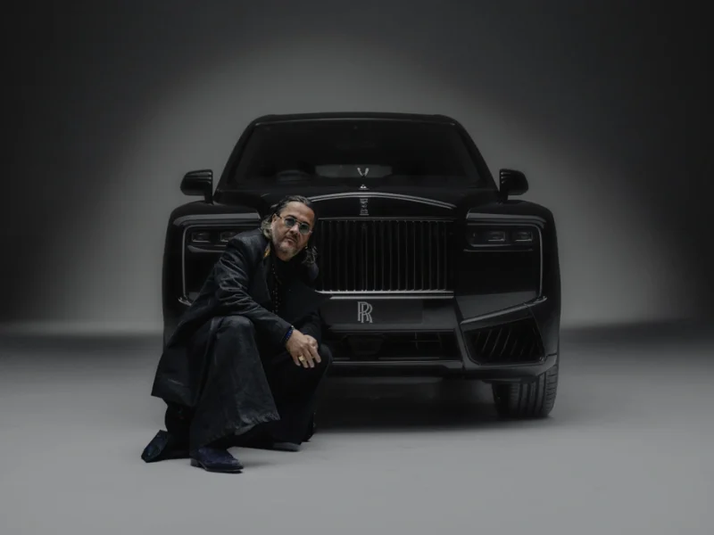 Nghệ sỹ gốc Việt làm mới SUV siêu sang Rolls-Royce Cullinan