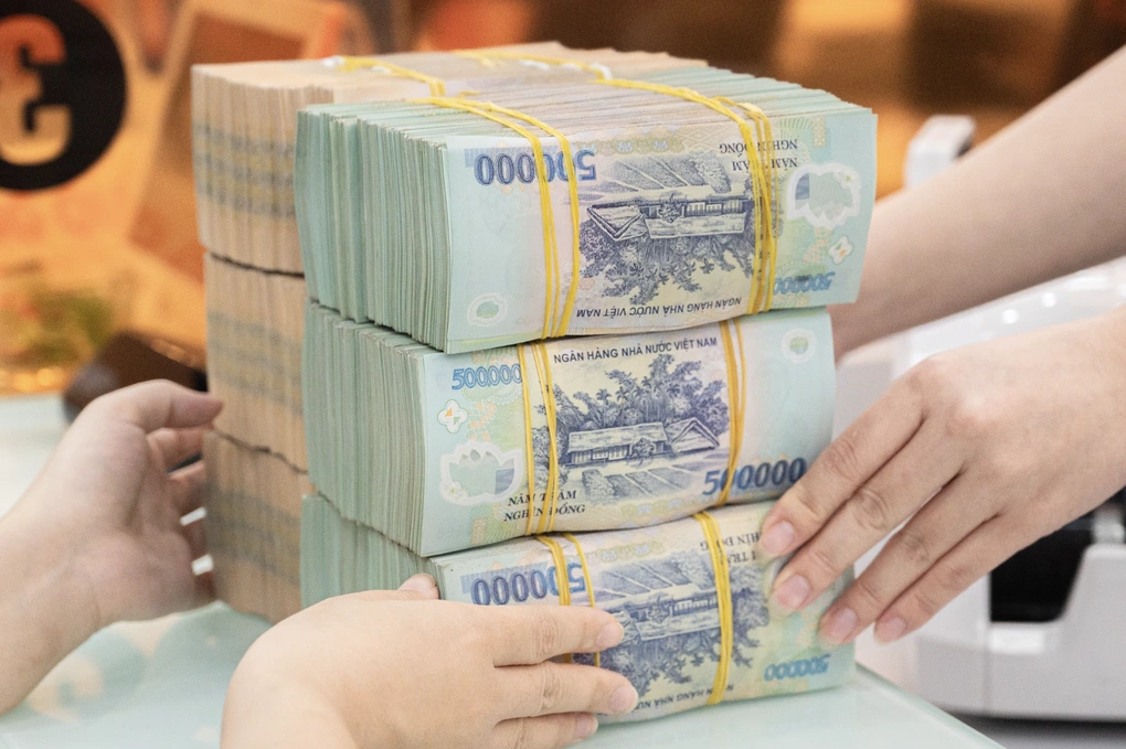 Loạt ngân hàng triển khai cộng thêm lãi suất, có gì đáng chú ý? - 1 Loạt ngân hàng triển khai cộng thêm lãi suất, có gì đáng chú ý? - 1