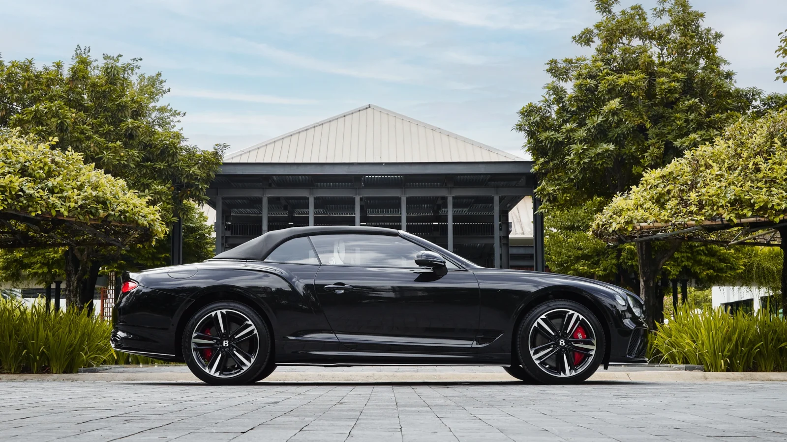 Bentley Continental GTC S Vietnam Skyline - siêu sang độc bản giá 18,9 tỷ đồng (ảnh 2)