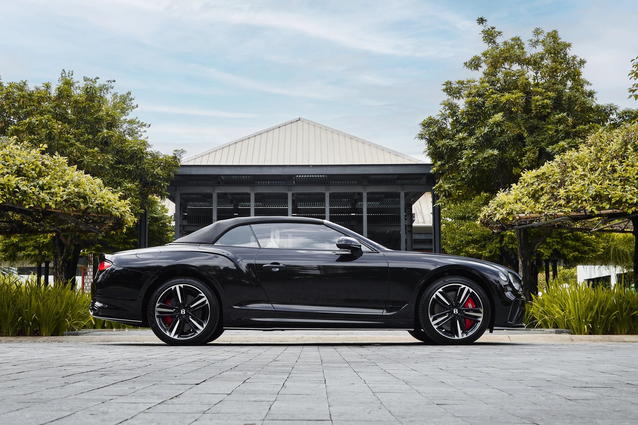 Bentley Continental GTC S Vietnam Skyline - siêu sang độc bản giá 18,9 tỷ đồng (ảnh 2)