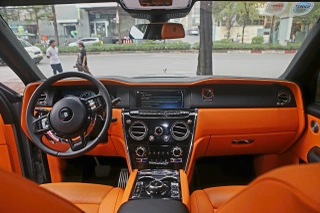 Cận cảnh Rolls-Royce Cullinan chở G-Dragon tại Hà Nội - 6 Cận cảnh Rolls-Royce Cullinan chở G-Dragon tại Hà Nội - 6