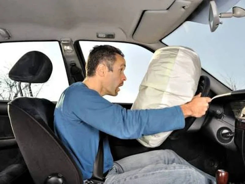 Điều gì giúp túi khí ô tô bung chỉ trong 30 mili giây?